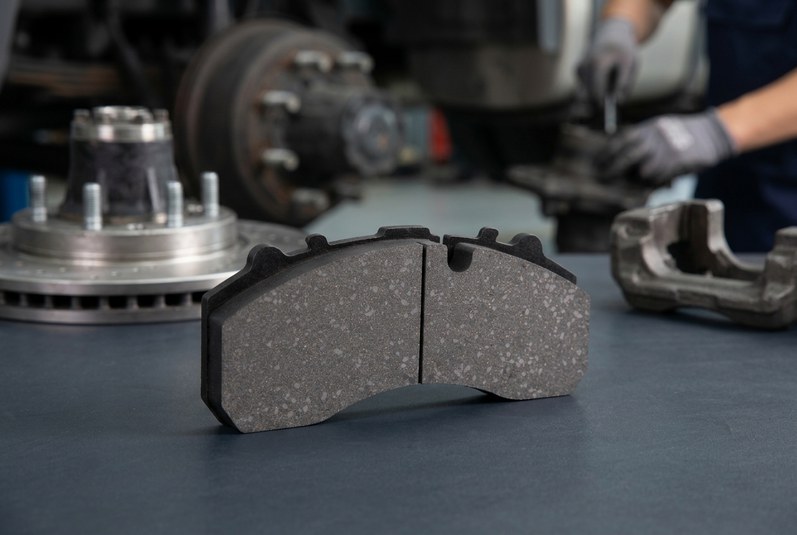 Производство тормозных колодок для коммерческого транспорта BAIYUN Brake под контролем процессов IATF 16949